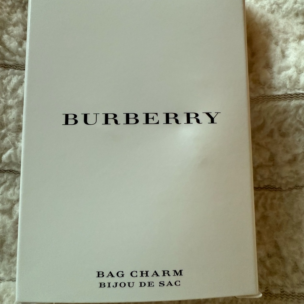 Burberry Gold Heart Keyring/Bagcharm with Ribbon - Picture 4 of 5